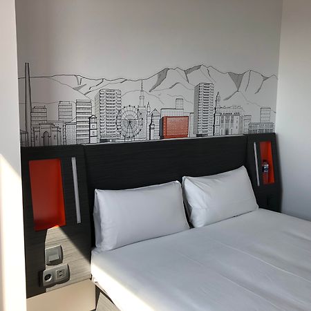 Easyhotel Malaga City Centre Экстерьер фото